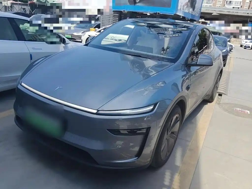 Tesla Model Y 2025