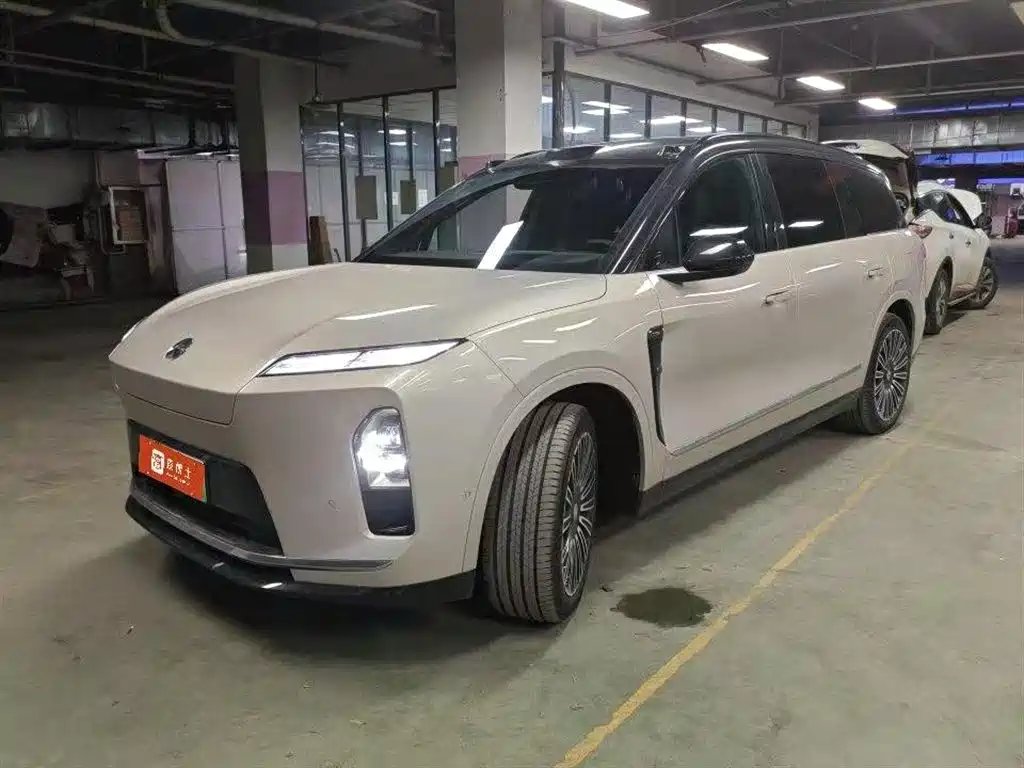 NIO ES8 2025