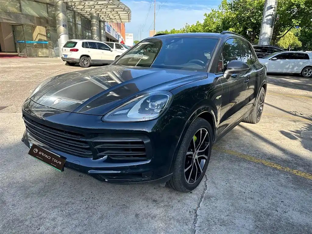 Porsche Cayenne Hybrid 2023