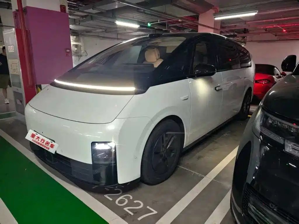 Li Auto Li MEGA 2025