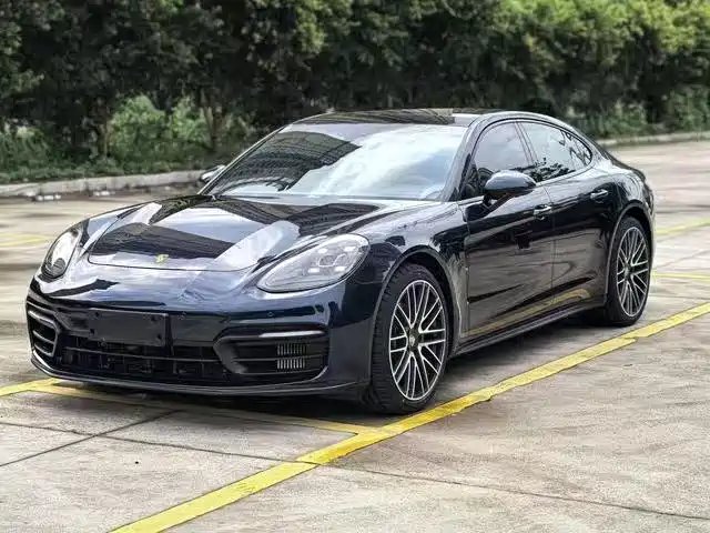 Porsche Panamera 2021
