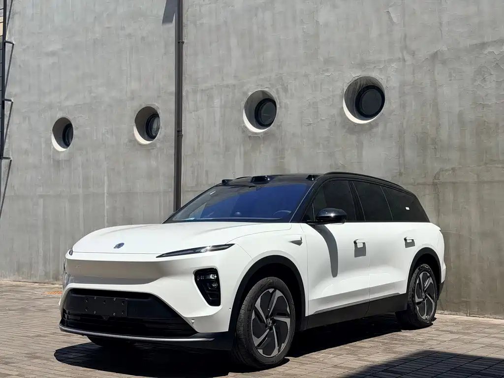 NIO ES8 2025