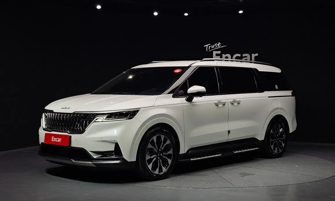 Kia Carnival 2023 — фото 1 из 20