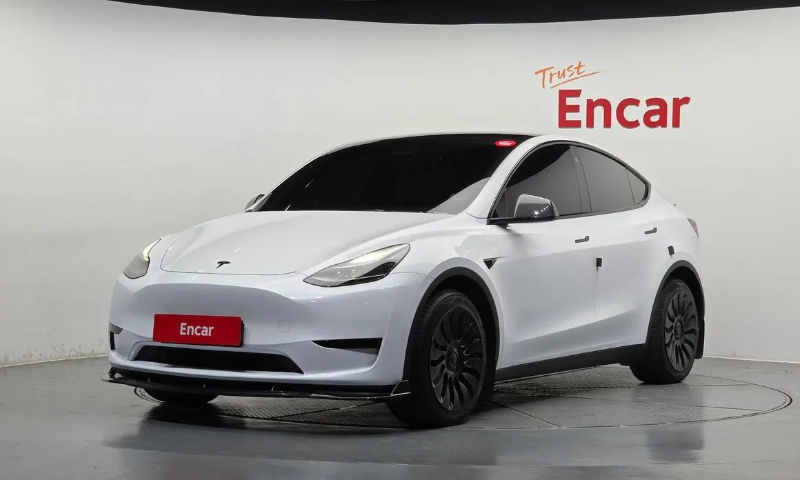 Tesla Model Y 2024