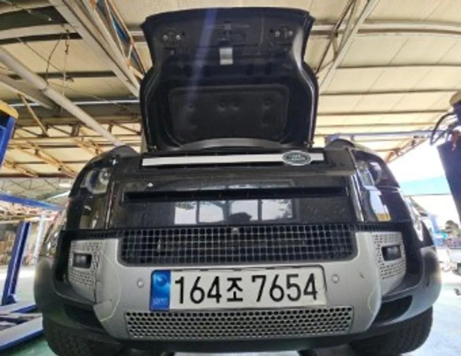 Land Rover Defender 2023