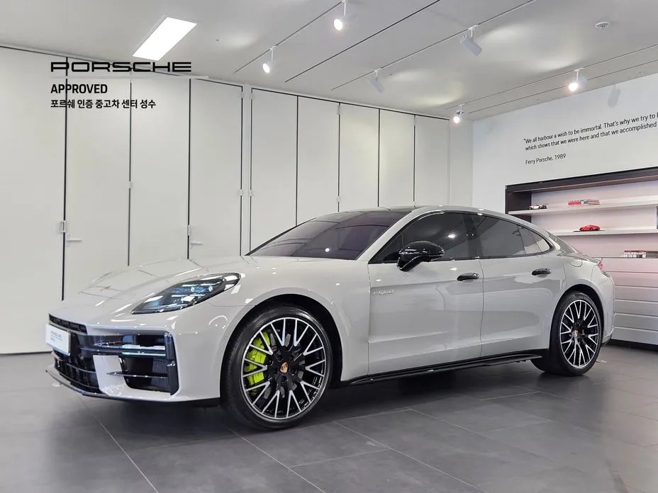 Porsche Panamera 2025