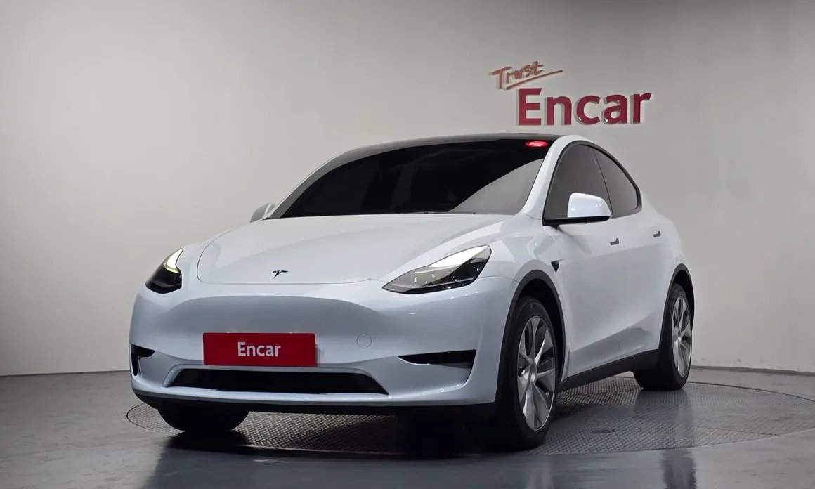 Tesla Model Y 2024
