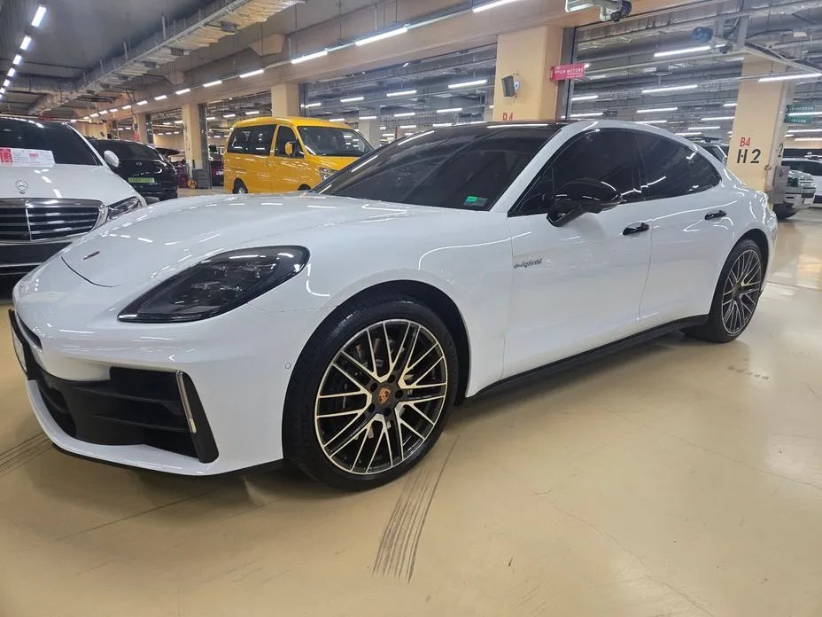Porsche Panamera 2025
