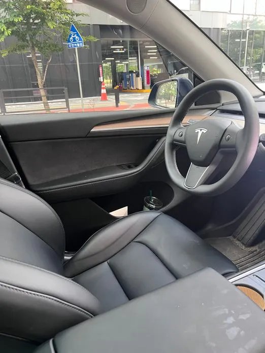 Tesla Model Y 2024