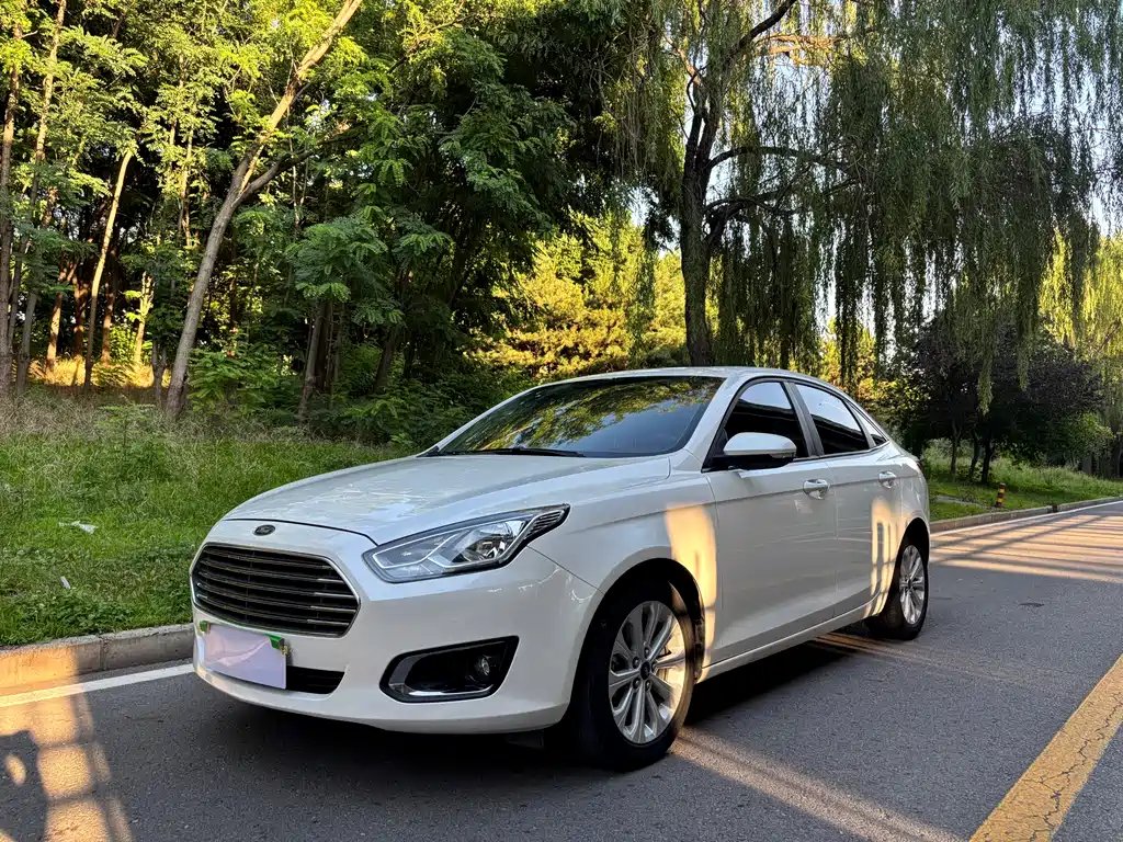 Ford Escort 2015