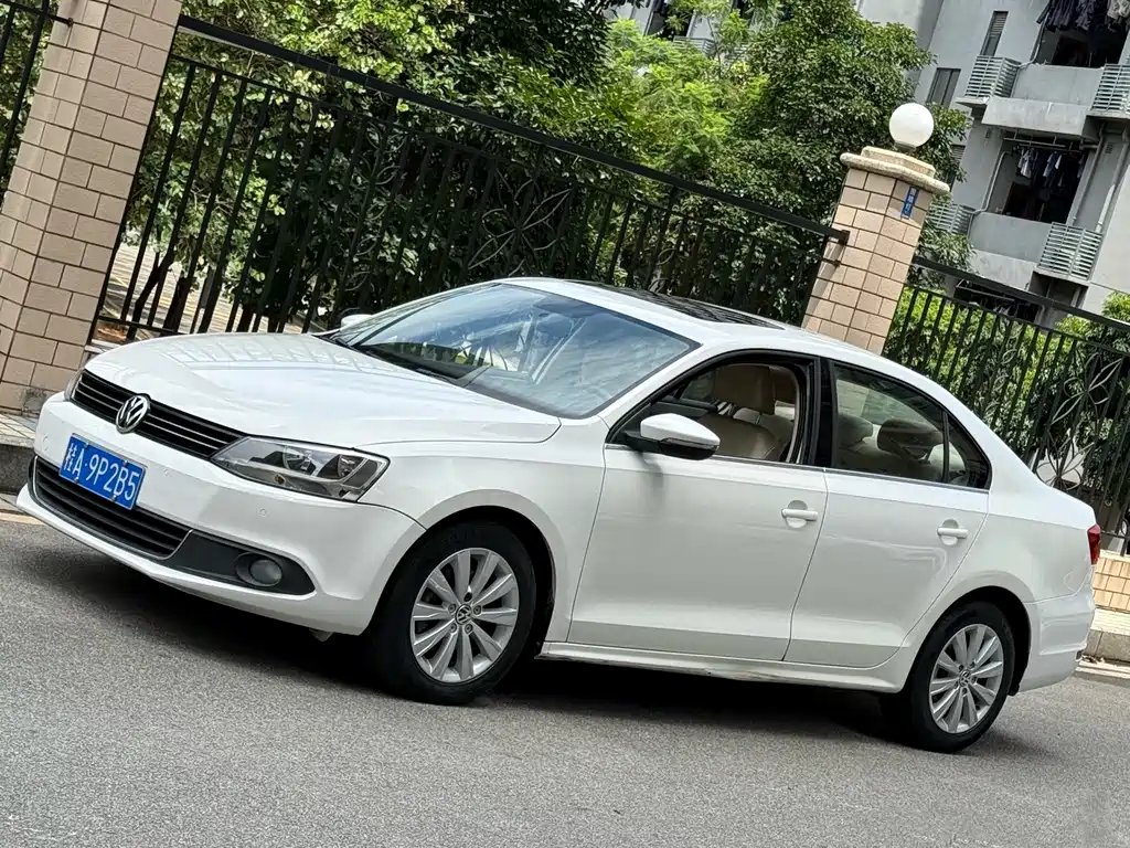 Volkswagen Sagitar 2014