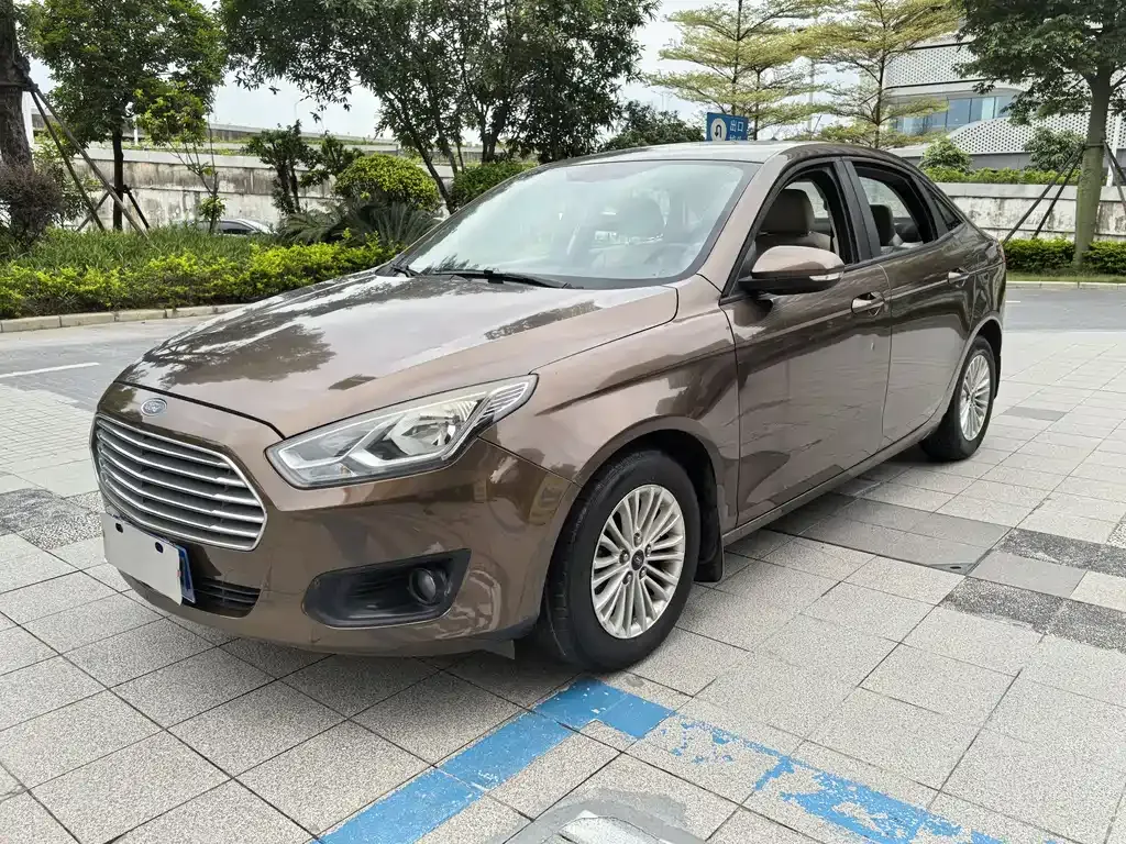 Ford Escort 2016 — фото 1 из 16