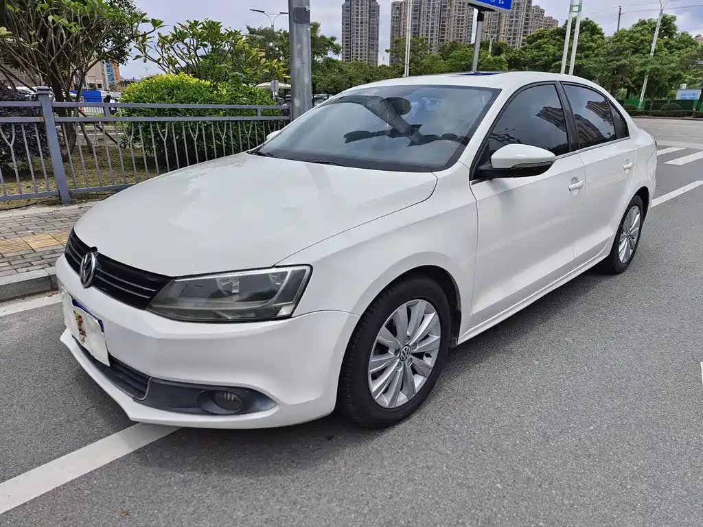 Volkswagen Sagitar 2014