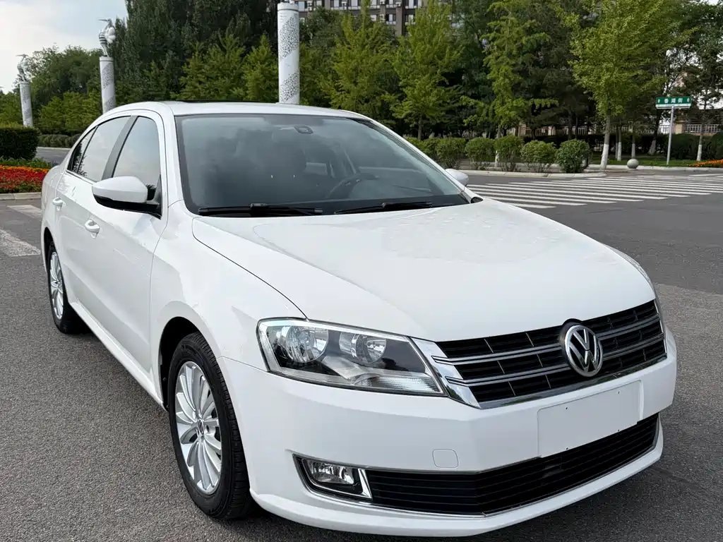 Volkswagen Lavida 2012