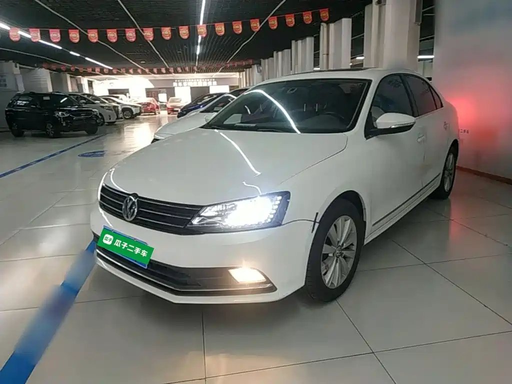 Volkswagen Sagitar 2015