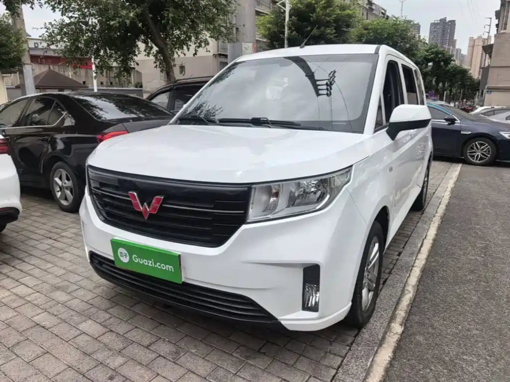 Wuling Hongguang PLUS 2021