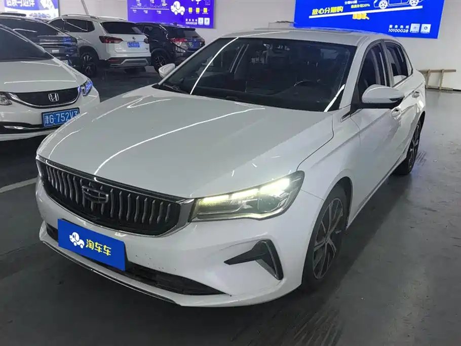 Geely Emgrand 2022