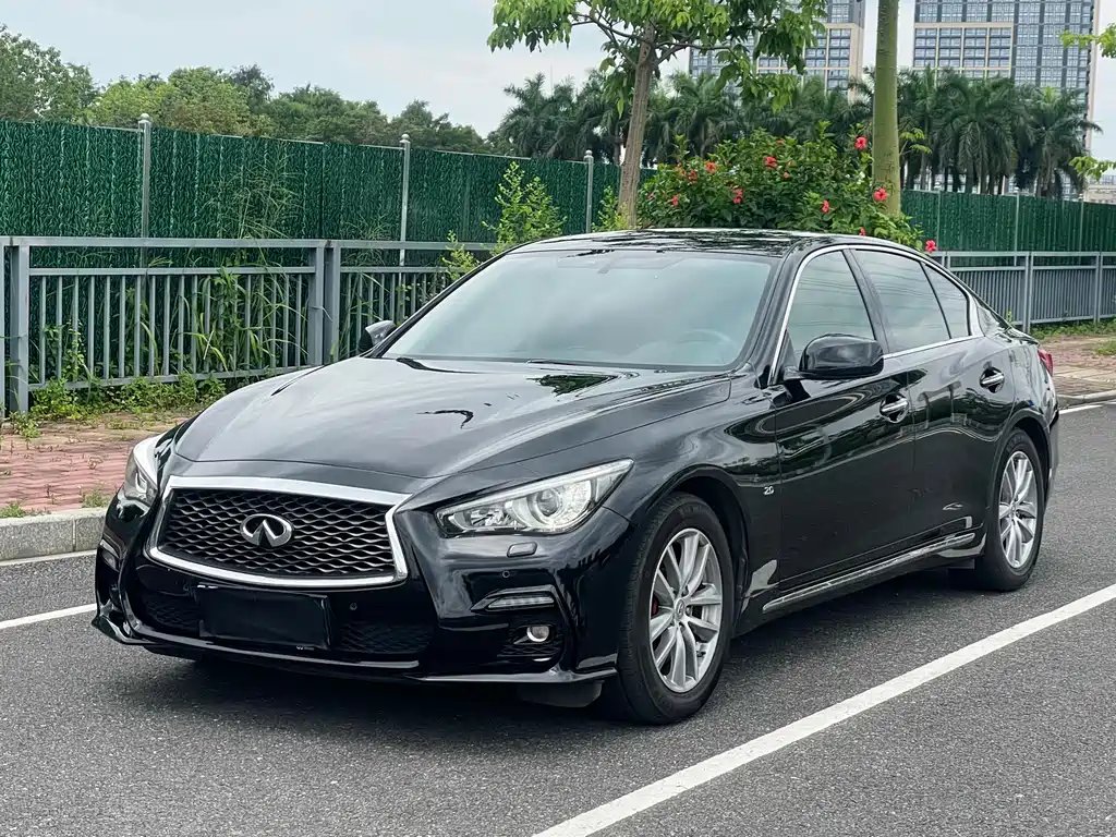 Infiniti Q50L 2015