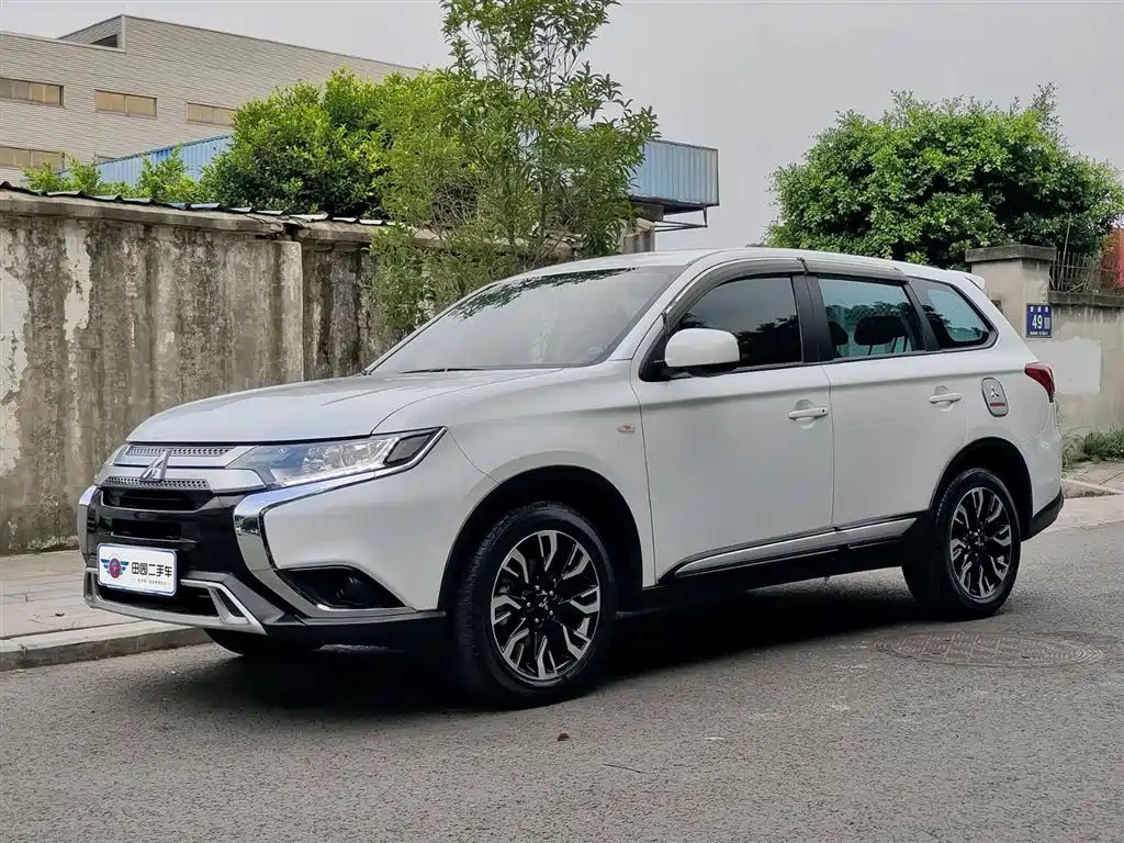 Mitsubishi Outlander 2021