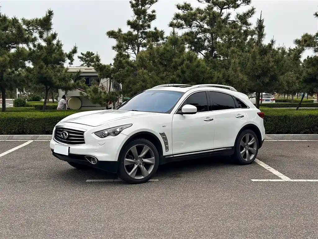 Infiniti QX70 2013
