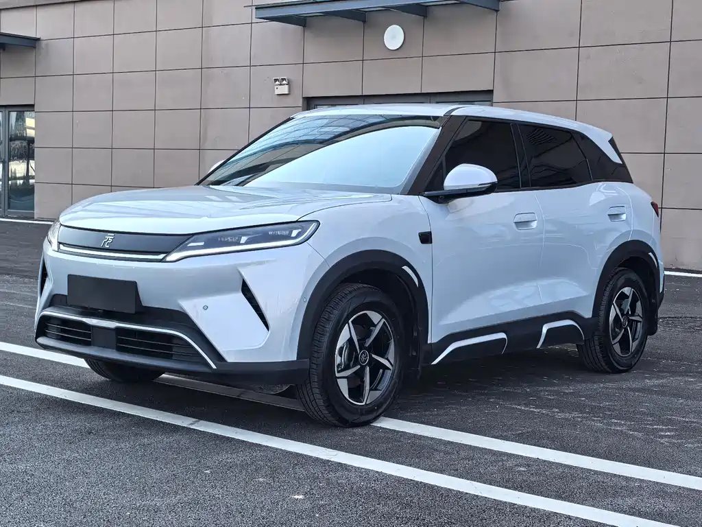 BYD Yuan UP 2025 — фото 1 из 5