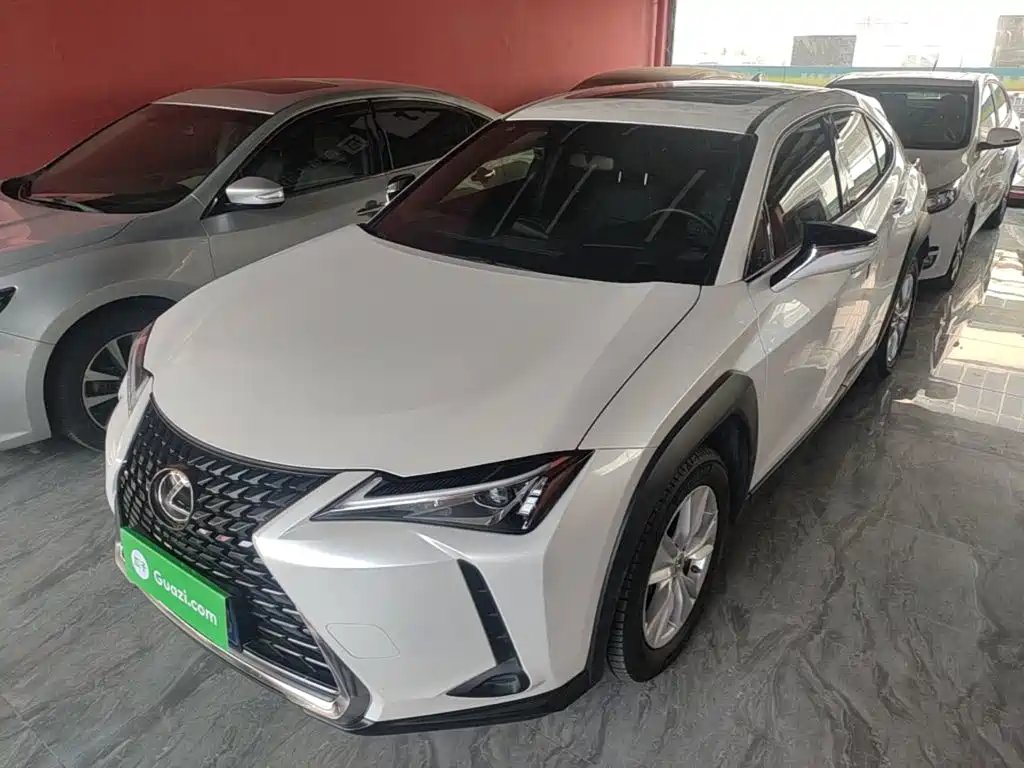 Lexus UX 2021