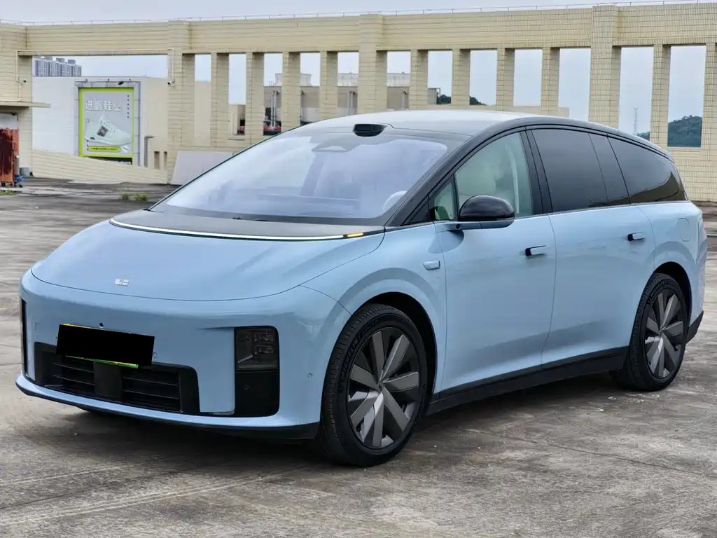 Li Auto Lii8 2025 — фото 1 из 5