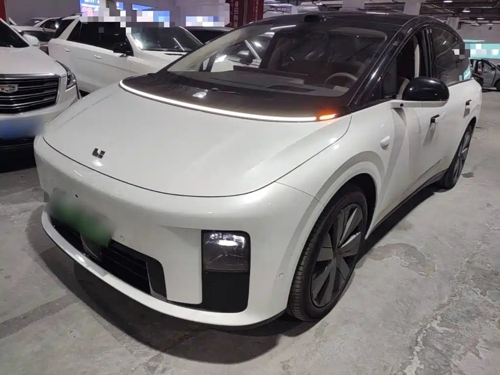 Li Auto Lii8 2025 — фото 1 из 5