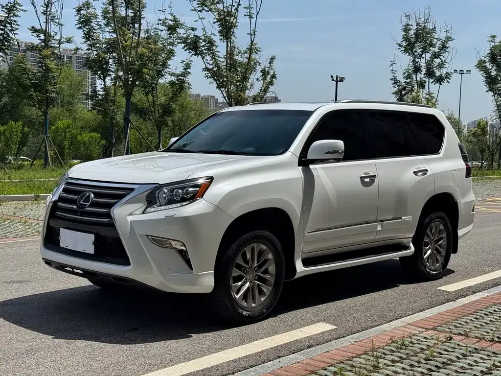 Lexus GX 2016 — фото 1 из 27