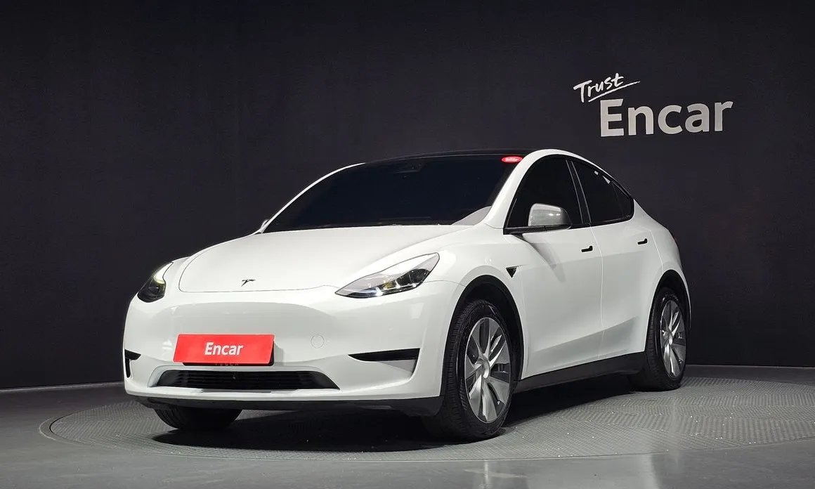 Tesla Model Y 2024