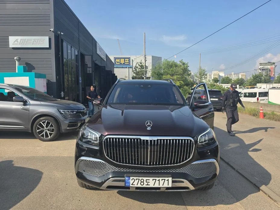 Mercedes-Benz GLS-Class 2023