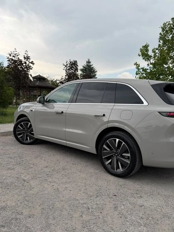 Li Auto L6 2025