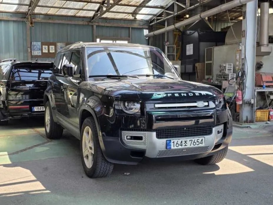 Land Rover Defender 2023