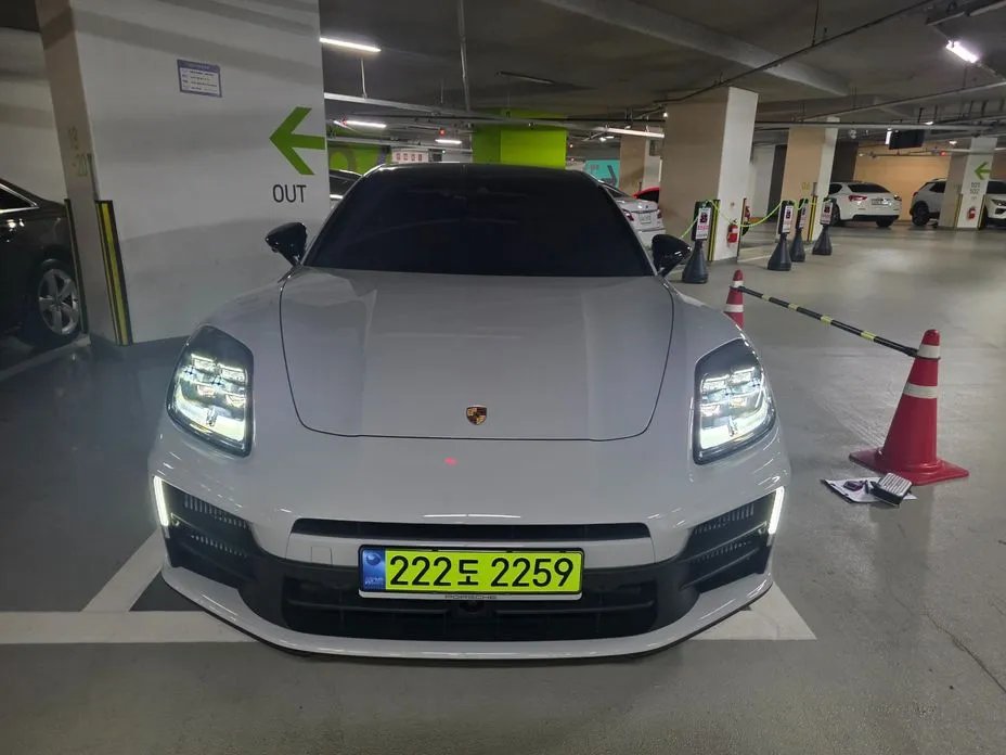 Porsche Panamera 2025