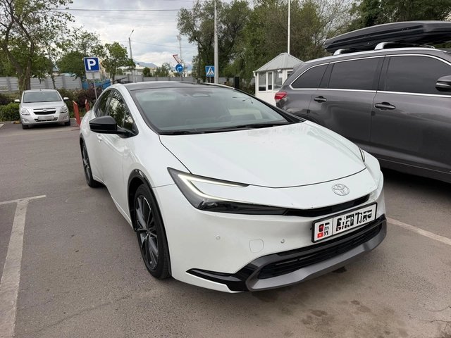 Toyota Prius V (XW60) 2024