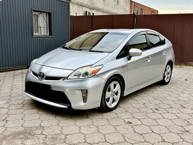 Toyota Prius III Рестайлинг (XW30) 2015