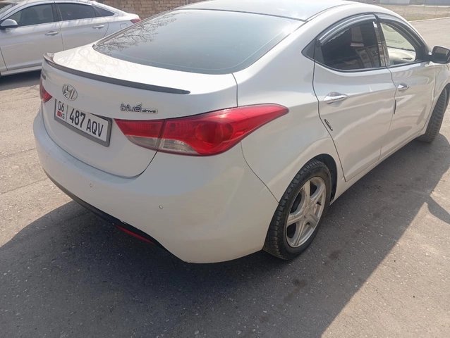 Hyundai Avante V 2011