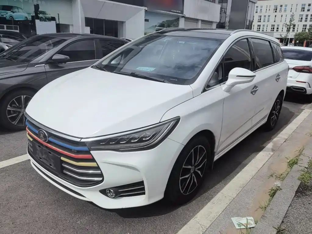 BYD MAX 2018