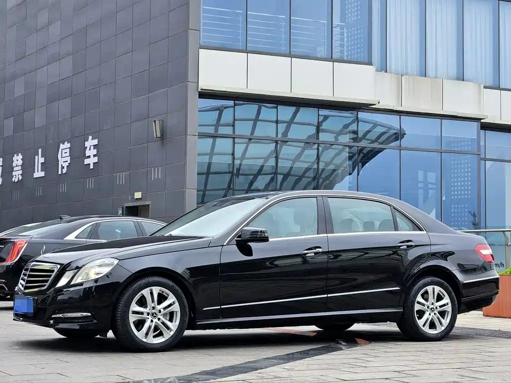 Mercedes-Benz E-Class 2010