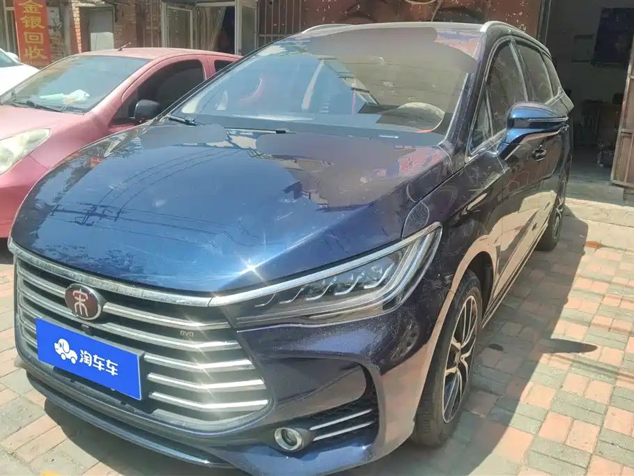 BYD MAX 2018