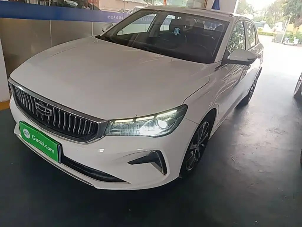 Geely Emgrand 2022