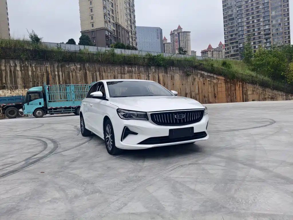 Geely Emgrand 2023