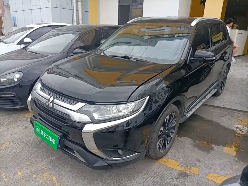 Mitsubishi Outlander 2020 — фото 1 из 5