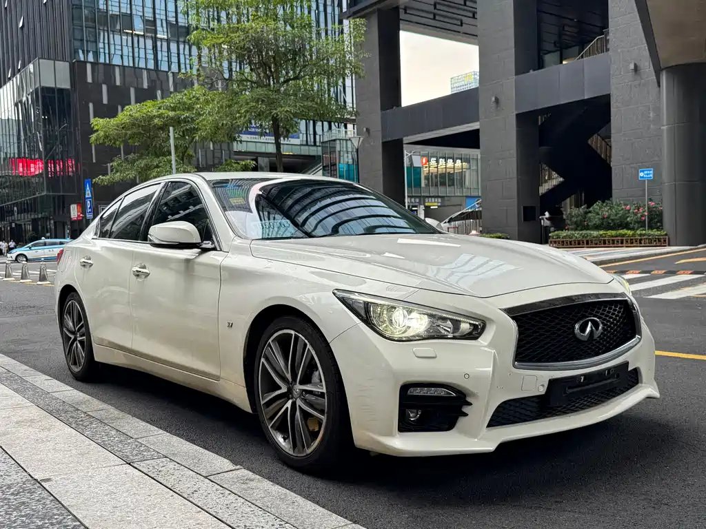 Infiniti Q50 2015