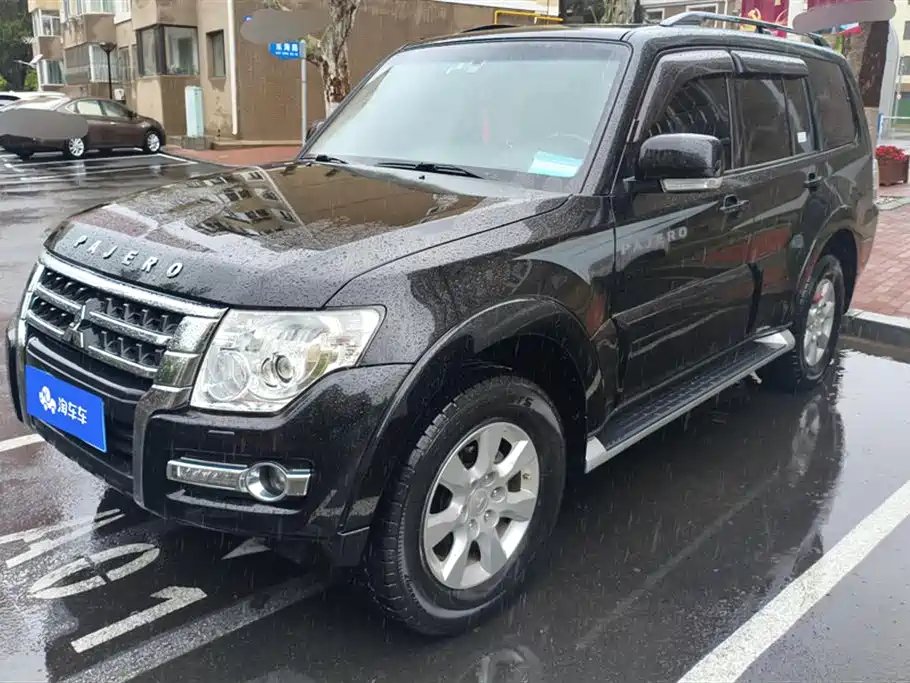 Mitsubishi Pajero (Import) 2017 — фото 1 из 5