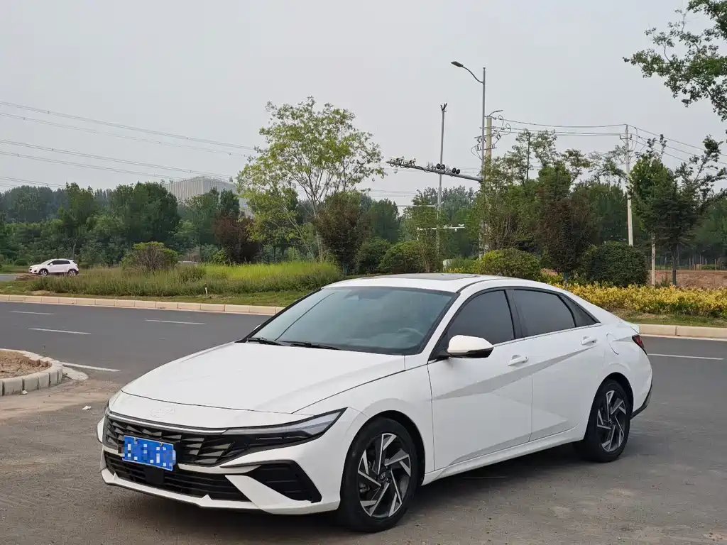 Hyundai Elantra 2024