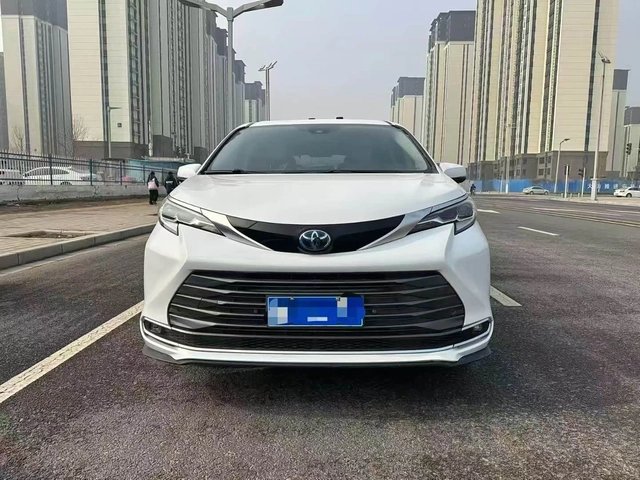 Toyota Sienna IV 2024