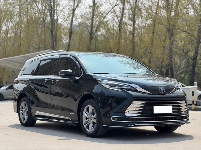 Toyota Sienna IV 2023