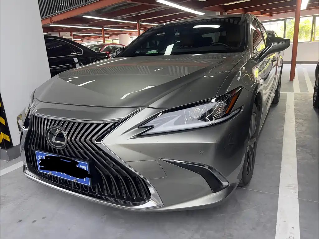 Lexus ES 2020