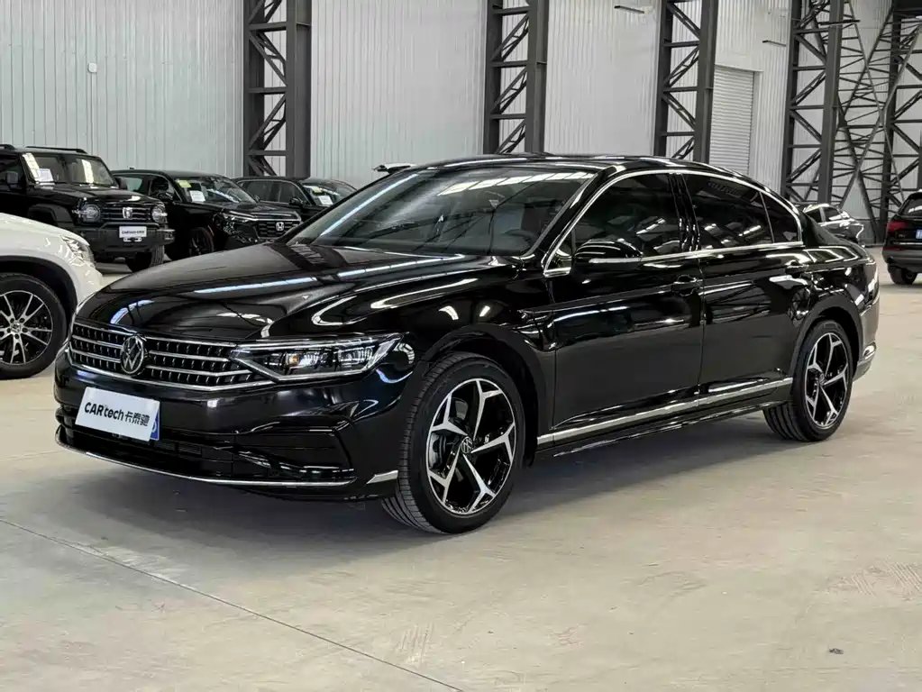 Volkswagen Magotan 2025